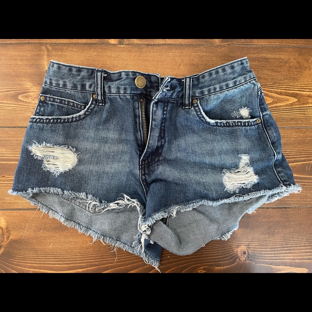 Billabong juniors denim shorts size 26